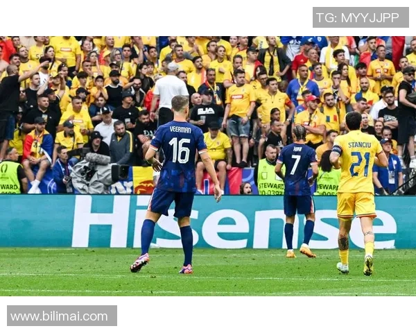 足球明星与路人亲密互动瞬间的精彩瞬间分享 足球明星与路人亲密互动瞬间的精彩瞬间分享