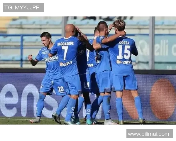 长发飘逸的足球明星们如何用独特风格征服赛场与球迷 长发飘逸的足球明星们如何用独特风格征服赛场与球迷